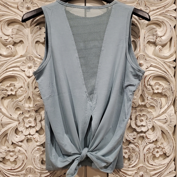 Green athletic tie back mesh tank top - Picture 7 of 14